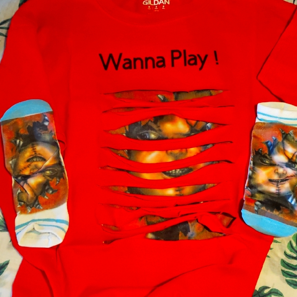 Red Gildan Graphic T-Shirt with Matching Socks